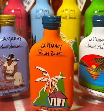 Peinture sur bouteilles de verre à Maison La Mauny avec Tatanka